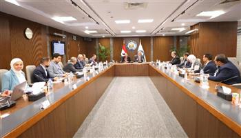 وزيرا البترول والبيئة يبحثان سبل خفض الانبعاثات الكربونية