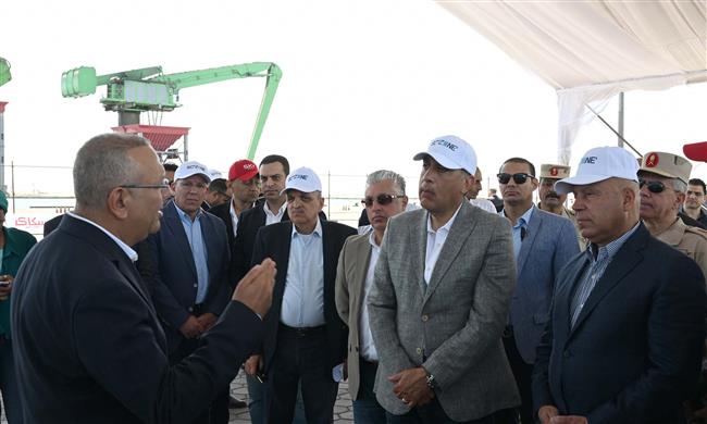 مدبولي: ما يحدث حاليًا هو المرحلة الأولى من تطوير المنطقة الاقتصادية وميناء غرب بورسعيد