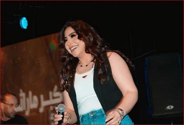 بوسي تشارك جمهورها صورا من حفلها الأخير بأكتوبر: «كنت مبسوطة بوجودكم»