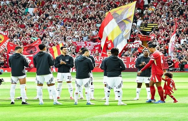 قمة الدوري الإنجليزي.. أرسنال ينظم ممرًا شرفيًا للاعبي ليفربول