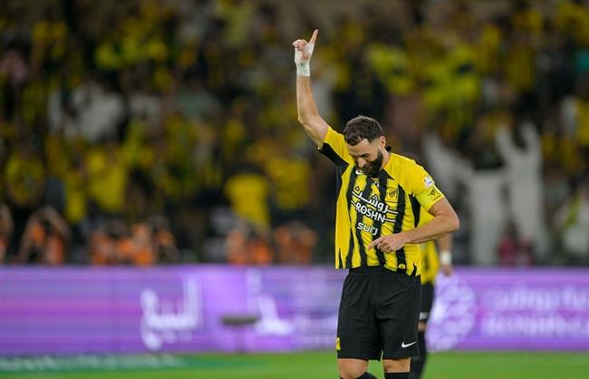 كريم بنزيما يقود اتحاد جدة للفوز على الفيحاء بثلاثية في الدوري السعودي