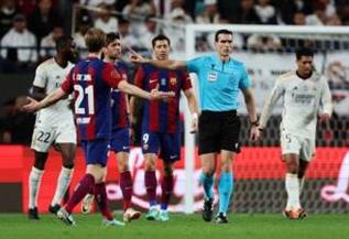 مواعيد مباريات اليوم.. برشلونة أمام الريال وليفربول مع أرسنال