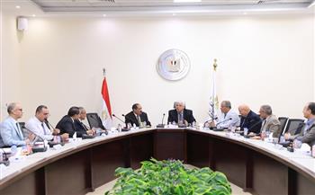 وزير التعليم العالي يعقد اجتماعًا لتعيين أعضاء هيئة التدريس والهيئة المعاونة بالمعاهد