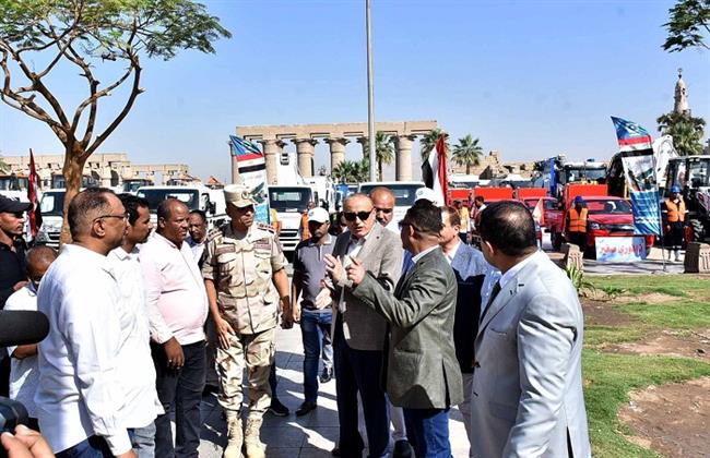 محافظ الأقصر يتفقد اصطفاف المعدات والمركبات التابعة للوحدات المحلية والقطاعات الحكومية