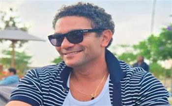 آسر ياسين بين "الشايب" و"إن غاب القط"
