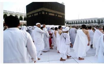 لماذا يرتدي الحجاج "إزار ورداء" ولا يلبسون المخيط؟.. أحمد الرخ يجيب
