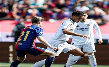 الكلاسيكو الإسباني.. انطلاق مواجهة برشلونة وريال مدريد في صراع اللقب  