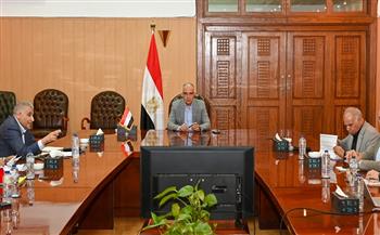 وزير الري يبحث إجراءات التعامل مع موجة الحرارة المفاجئة