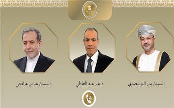 وزير الخارجية والهجرة يُجري اتصالين هاتفيين مع نظيريه العماني والإيراني