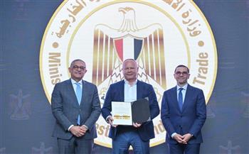 وزير الاستثمار يسلم 6 رخص ذهبية جديدة لعدد من المشروعات 