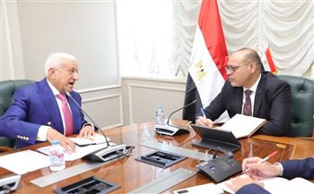وزير العمل يبحث أوضاع العاملين بالمدارس الخاصة