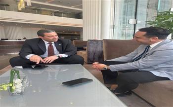 محافظ دمياط يبحث فتح أسواق لمصنوعات ومنتجات الأثاث المصرية باليونان