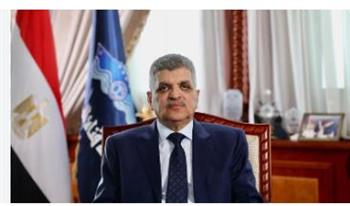 أسامة ربيع: تراجع السفن العابرة بقناة السويس خلال أبريل بسبب توترات البحر الأحمر