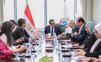 وزير الصحة يبحث مع وفد البنك الدولي تعزيز التعاون في ملف التنمية البشرية