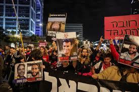 عائلات المحتجزين الإسرائيليين: التقينا ويتكوف وآدم بولر ساعتين وأكدا التزامهما بإعادة باقي المحتجزين