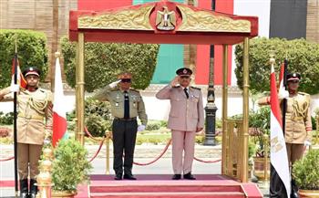الفريق أول عبد المجيد صقر وزير الدفاع والإنتاج الحربي يلتقى وزير الدفاع بدولة مدغشقر