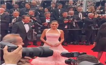 أمينة خليل تشارك جمهورها إطلالتها من مهرجان «كان» السينمائي: «أتمنى أن تبقى قصتنا ساحرة للأبد»