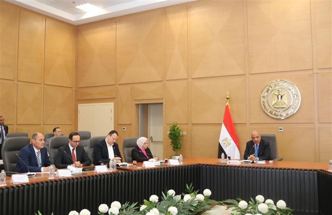 وزير الكهرباء يتابع الاستعدادات والإجراءات الخاصة بتأمين التغذية الكهربائية خلال الصيف