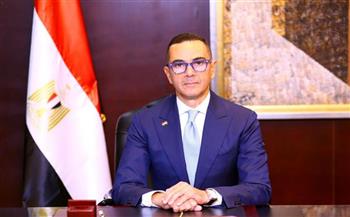 وزير الاستثمار ووزير الصناعة والتجارة الروسي يوقعان بروتوكول الاجتماعات الـ 15 للجنة المشتركة