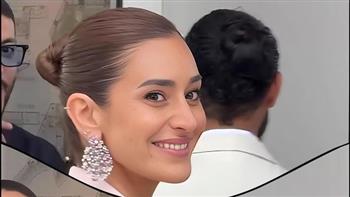 بعد ظهورها مع المصور أحمد زعتر فى مهرجان كان السينمائي.. هل تعلن أمينة خليل ارتباطهما؟