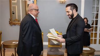 السفير المصري غير المقيم يقدم أوراق اعتماده إلى رئيس السلفادور
