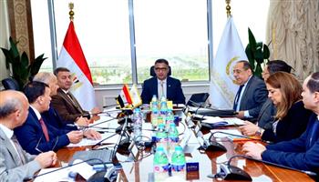 وزير التموين يجتمع بقيادات "النيل" و"الإسكندرية" لمتابعة خطة تطوير المجمعات