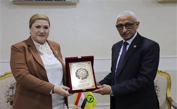 رئيسة قومي الطفولة والأمومة تلتقي محافظ شمال سيناء لبحث سبل التعاون لحماية ودعم حقوق الطفل 