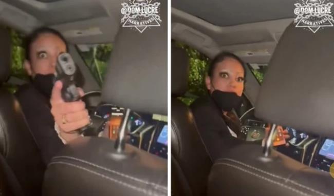 فيديو غريب.. سائقة أوبر أمريكية تجبر الركاب على النزول من سيارتها بمسدس 
