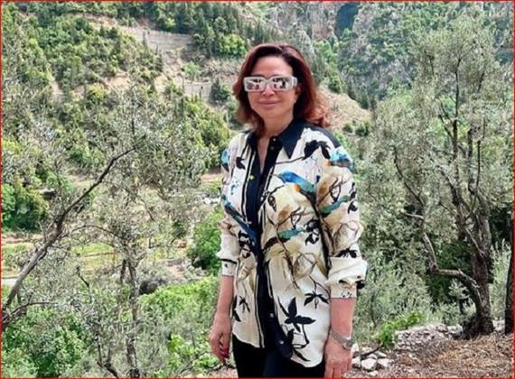 إلهام شاهين تشارك متابعيها أحدث ظهور لها من على جبل في لبنان