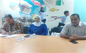 قراءة نقدية وإبداعية في ديوان "وتبقى القصيدة" بثقافة السويس
