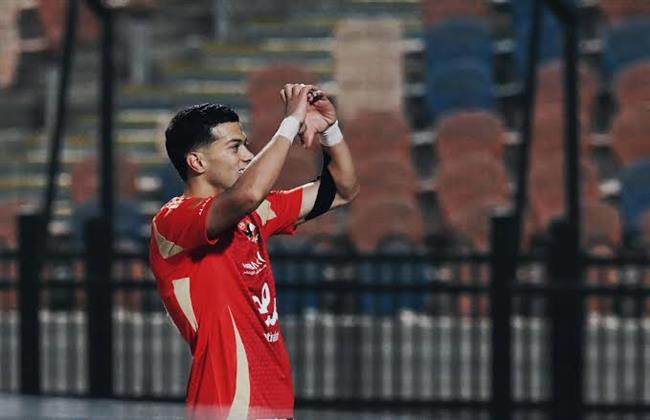 إمام عاشور يسجل الهدف الأول للأهلي في مرمى البنك الأهلي 