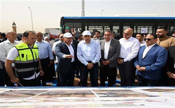 رئيس الوزراء يتفقد المرحلة الأولى من التشغيل التجريبي لمشروع الأتوبيس الترددي