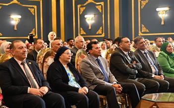 بمناسبة عيد العمال.. وزير الرياضة يشهد احتفال الاتحاد العام لشباب العمال| صور