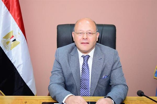 جامعة سوهاج: فريق طبي بالمستشفى الجامعي ينقذ طفلاً اخترق سيخ معدني رقبته 
