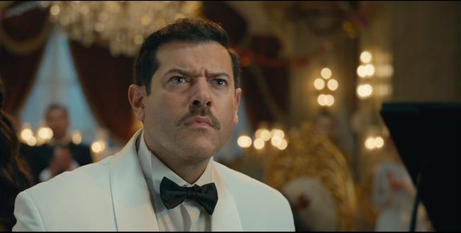 عمرو يوسف نصاب ظريف يتحول لبطل شعبي بالصدفة فى فيلم درويش 