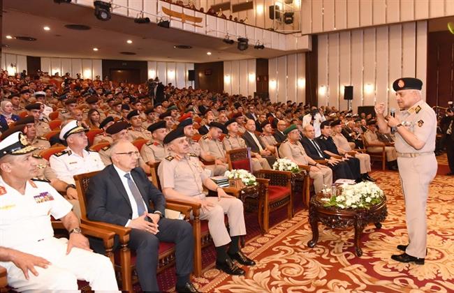  وزير الدفاع والإنتاج الحربي يشهد مناقشة البحث الرئيسى لهيئة البحوث العسكرية 