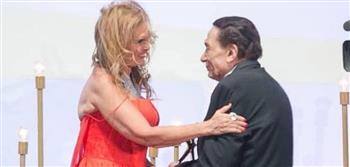يسرا تهنئ الزعيم عادل إمام بكلمات مؤثرة