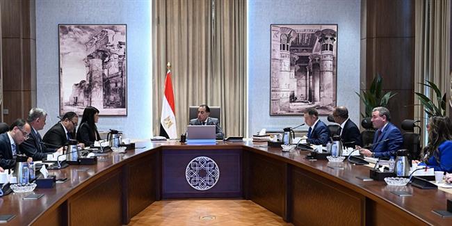 رئيس الوزراء يتابع جهود توفير مياه الشرب للمواطنين في عدة مناطق بالبحر الأحمر