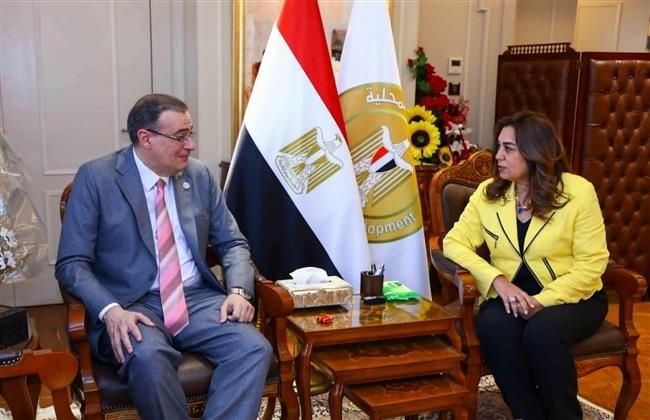 وزيرة التنمية المحلية تبحث مع رئيس "التنظيم والإدارة" مجالات التعاون بين الجانبين