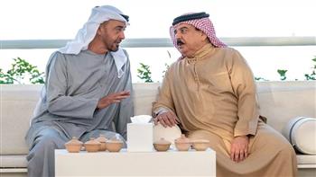 عاهل البحرين ورئيس الإمارات يبحثان التطورات بالمنطقة