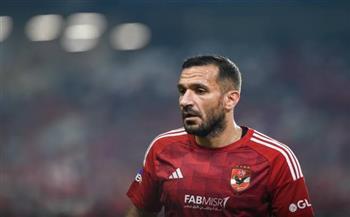 المدرب الجديد يحسم مصير علي معلول في الأهلي