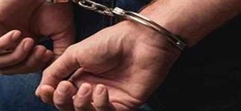 بسبب انشغاله بالهاتف.. ضبط قائد سيارة صدم أخرى على محور 30 يونيو