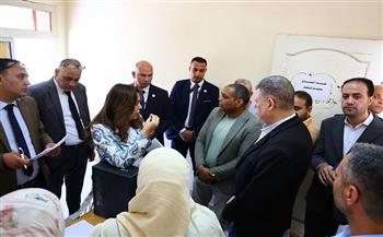 وزيرة التنمية المحلية تتفقد مشروعات المواقف والأسواق بمركز ومدينة الصف بالجيزة