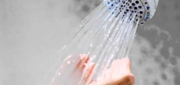 4  أضرار شائعة للاستحمام بالماء الساخن