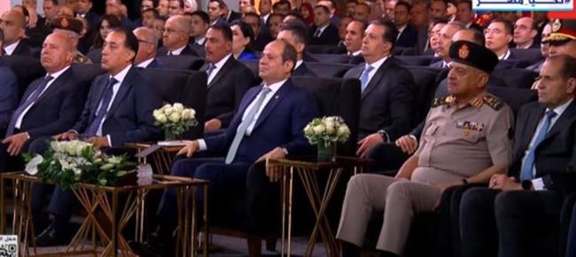 الرئيس السيسي يعزي محافظ الوادي الجديد في وفاة شقيقه