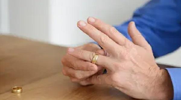 5 نصائح للتعافي من أزمة الطلاق بعد زواج دام 25 عامًا والبدء من جديد