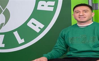 أحمد هشام سيسا لاعب منتخب اليد ينتقل إلي فتسلار الألماني 