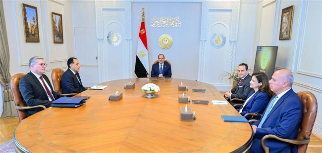الرئيس السيسي يرحب بالتعاون القائم بين شركة شل العالمية ومصر