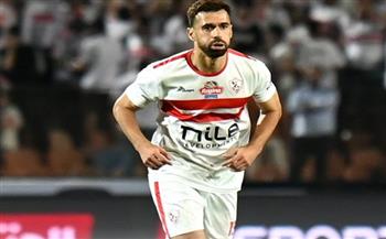 عبد الله السعيد يؤدي تدريبات بدنية في الجيم 