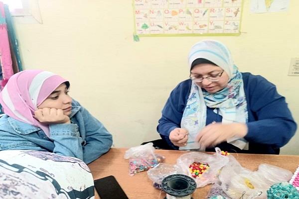 إبداع فني وحرفي في ورشة "الخرز" بمركز تنمية حلوان